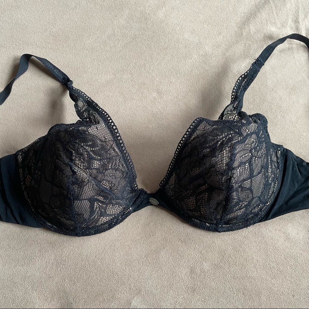 cK Deep Punge Lace Bra - Black, 32D